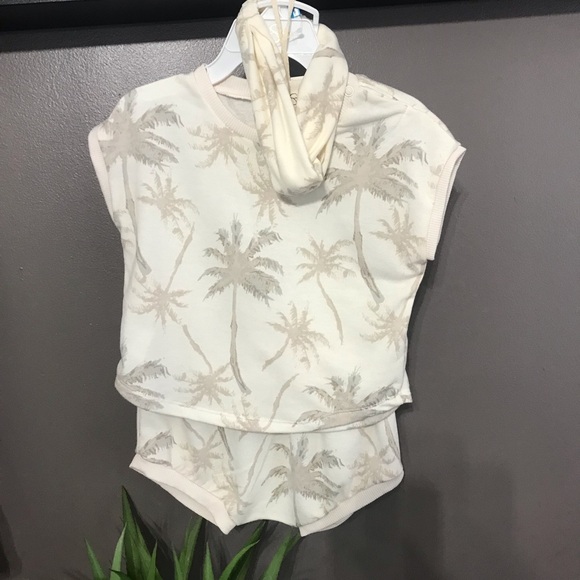 Jessica Simpson Other - Jessica Simpson baby 24 months cream palms 3 piece outfit